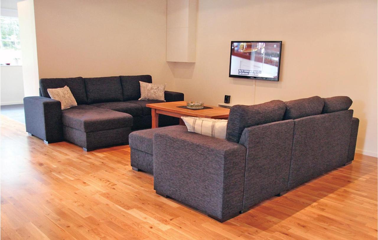2 Bedroom Cozy Apartment In Habo Mullsjö Екстериор снимка