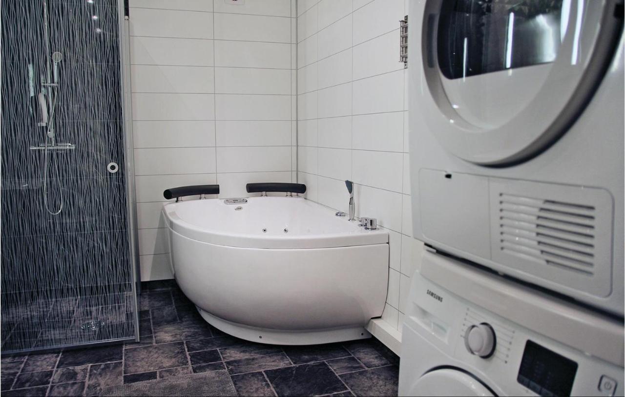 2 Bedroom Cozy Apartment In Habo Mullsjö Екстериор снимка